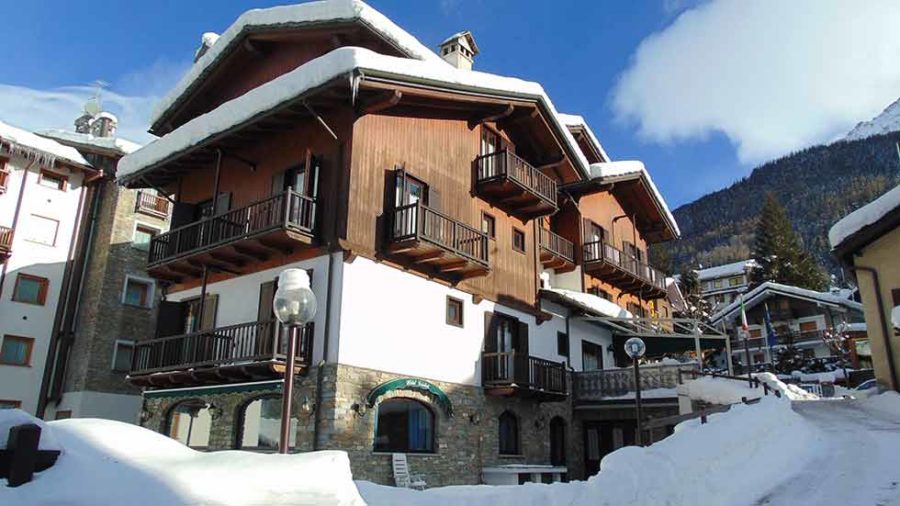 Triolet snow hotel